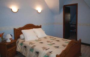 4 Bedroom Cozy Home In Yvias
