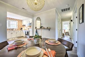 Charming Carrboro Home - Walk to Downtown!