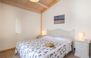 2 Bedroom Lovely Home In Torrenova