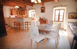 Maisons de vacances Nice home in Malbosc with 3 Bedrooms and Outdoor swimming pool : photos des chambres