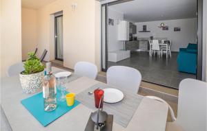 Appartements 2 Bedroom Cozy Apartment In Algajola : photos des chambres