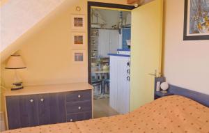 Appartements Awesome apartment in Clohars-Carnot with 2 Bedrooms and WiFi : photos des chambres