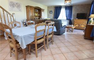 Maisons de vacances Awesome home in Criquetot-lEsneval with 3 Bedrooms and WiFi : photos des chambres