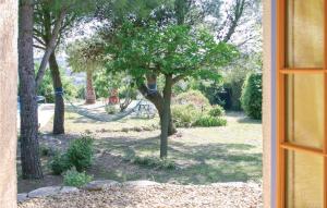 Maisons de vacances 4 Bedroom Pet Friendly Home In St Pons De Mauchiens : photos des chambres
