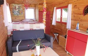 Campings Awesome caravan in Franquevaux with : photos des chambres