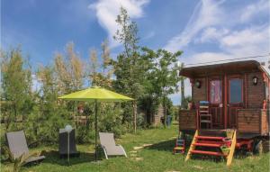 Campings Awesome caravan in Franquevaux with : photos des chambres