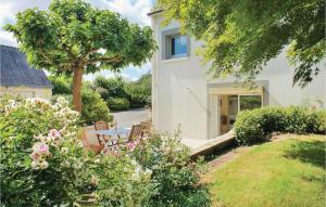 Cozy Apartment In Muzillac With Wifi