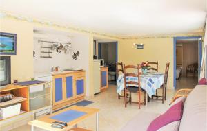 Appartements Awesome apartment in Muzillac with 1 Bedrooms and WiFi : photos des chambres