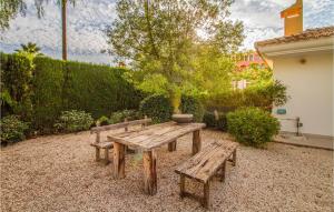 4 Bedroom Lovely Home In Alacant