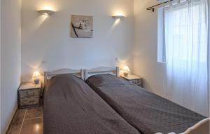 Maisons de vacances 3 Bedroom Cozy Home In Saint-saturnin-ls-apt : photos des chambres