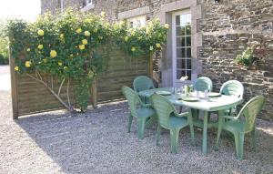 Cozy Apartment In Roz-Landrieux