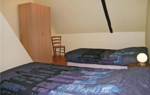 Appartements Awesome apartment in Roz-Landrieux with 2 Bedrooms and WiFi : photos des chambres