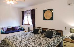 5 Bedroom Amazing Home In Miami Platja