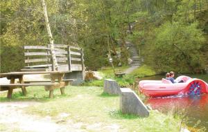 Maisons de vacances Beautiful Home In Montsenelle With Kitchen : photos des chambres