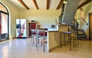 Maisons de vacances Nice home in Mornas with 2 Bedrooms and WiFi : photos des chambres