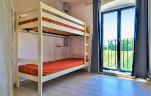 Maisons de vacances Cozy Home In Mornas With Kitchen : photos des chambres