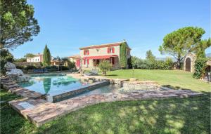 Beautiful home in St-Pierre-de-Vassols with 5 Bedrooms, WiFi and Outdoor swimming pool