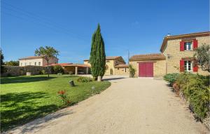 Maisons de vacances Beautiful home in St-Pierre-de-Vassols with 5 Bedrooms, WiFi and Outdoor swimming pool : photos des chambres