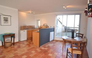 Cozy Apartment In Bonnieux With Kitchen