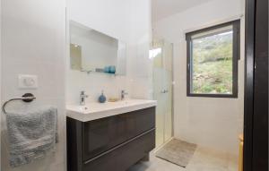 Maisons de vacances Lovely Home In Feliceto With House A Mountain View : photos des chambres