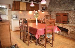 Maisons de vacances Awesome home in Geffosses w/ 2 Bedrooms : photos des chambres