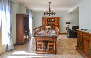Maisons de vacances Lovely Home In Savignac-Ledrier : photos des chambres