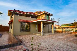 The Majestic Villa by 23 VillaStay - Private Pool & Garden