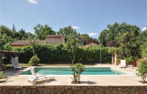 Maisons de vacances Stunning Home In St, Paul En Foret With 3 Bedrooms, Outdoor Swimming Pool And Wifi : photos des chambres