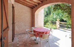 Maisons de vacances Stunning Home In St, Paul En Foret With 3 Bedrooms, Outdoor Swimming Pool And Wifi : photos des chambres
