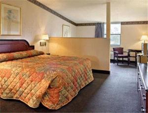 King Room - Smoking  room in Howard Johnson by Wyndham Lake City