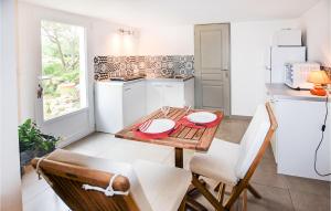 Appartements Nice apartment in Caumont-sur-Durance with WiFi and Outdoor swimming pool : photos des chambres