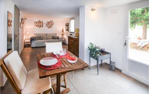 Appartements Nice apartment in Caumont-sur-Durance with WiFi and Outdoor swimming pool : photos des chambres