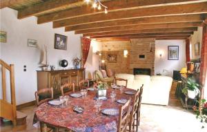 Maisons de vacances Stunning home in Clohars Carnoet with 4 Bedrooms and WiFi : photos des chambres