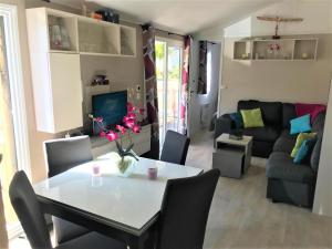 Campings Mobil home grand confort MH 452 proche Zoo de Beauval : photos des chambres