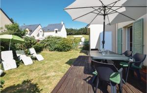 Maisons de vacances Awesome home in Port-en-Bessin-Huppain with 4 Bedrooms and WiFi : photos des chambres