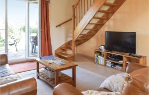 Maisons de vacances Awesome home in Port-en-Bessin-Huppain with 4 Bedrooms and WiFi : photos des chambres