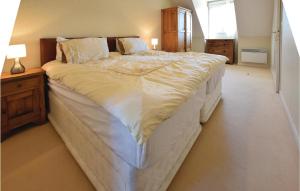 Nice Home In Port-En-Bessin-Huppain