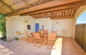 Maisons de vacances Cozy Home In Cairanne : photos des chambres