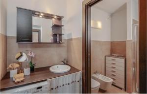 Beautiful Apartment In Pitelli -Sp-