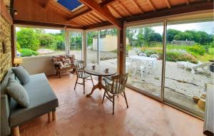 Maisons de vacances Awesome home in Noyal-Sous-Bazouges with 2 Bedrooms : photos des chambres