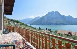 Lovely Apartment In Riva Di Solto - Zone