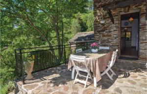 Maisons de vacances Nice Home In Les Vans With 3 Bedrooms, Heated Swimming Pool And Wifi : photos des chambres