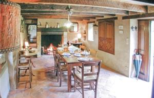 Maisons de vacances Holiday Home Fleurac with Fireplace I : photos des chambres