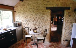 Maisons de vacances Holiday Home Fleurac with Fireplace I : photos des chambres