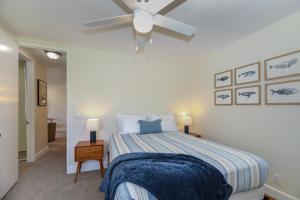 C300 Mid-Century Palm Paradise