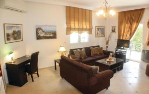 Nice Home In Nea Makri With Kitchen