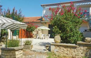 Maisons de vacances Amazing home in Caromb with 3 Bedrooms and WiFi : photos des chambres