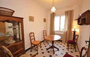 Maisons de vacances Amazing home in Caromb with 3 Bedrooms and WiFi : photos des chambres