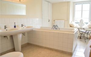 Holiday Home Château De Bremesnil P-836