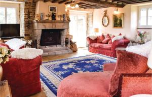 Maisons de vacances Gorgeous Home In Vassy With Kitchen : photos des chambres